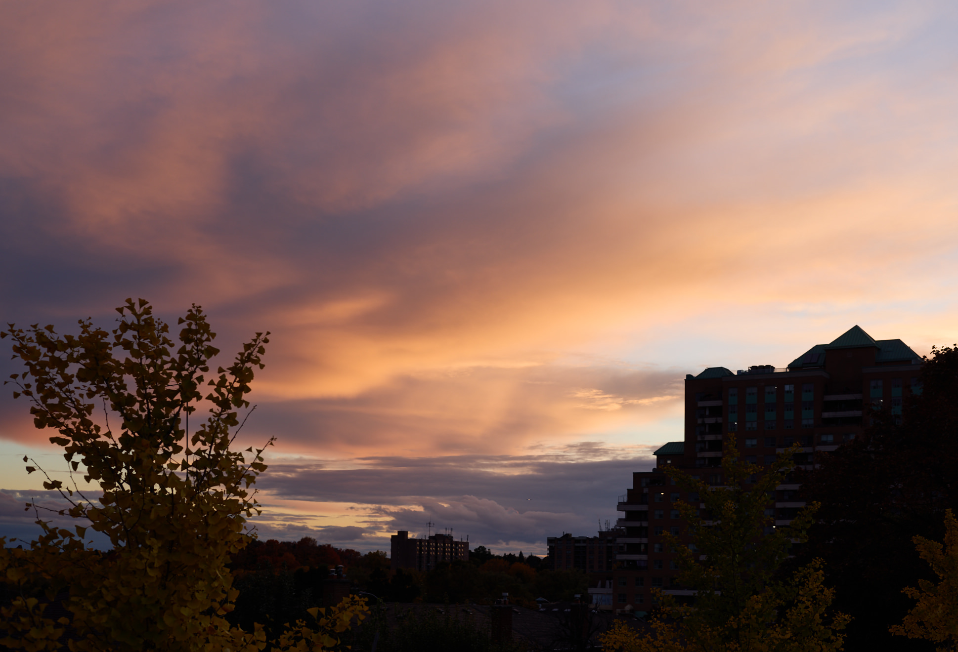 Теперь Солнце заходит